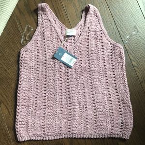 Women’s V-Neck sweater tank top - Universal Thread